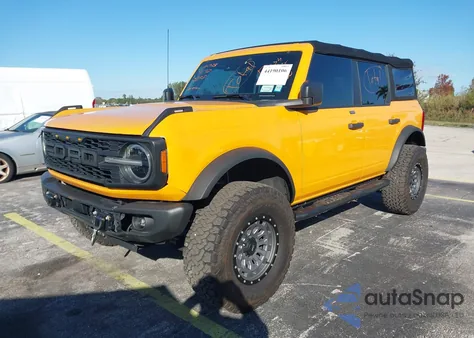 2022 Ford Bronco Black Diamond z USA, uszkodzony, nr VIN 1FMEE5DH3NLB35950